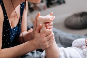 Atelier massage parent bébé